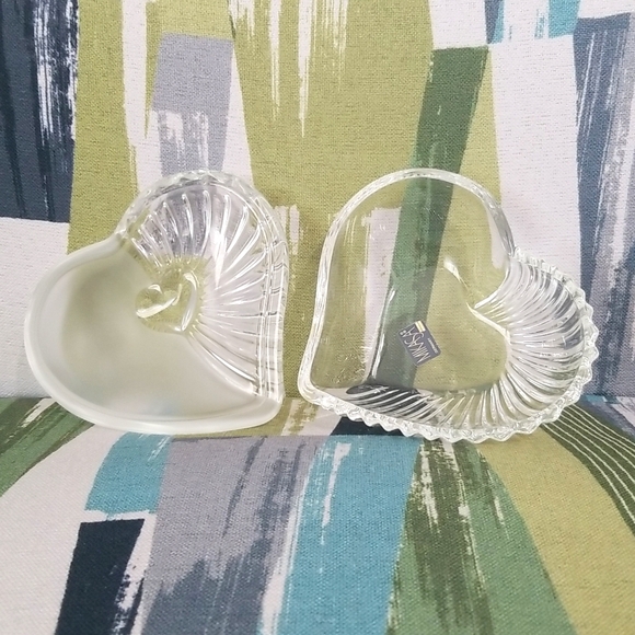 Mikasa Germany 3D Wavey Puffy Sweetheart Frosted Glass Candy Dish Trinklet - Picture 1 of 11